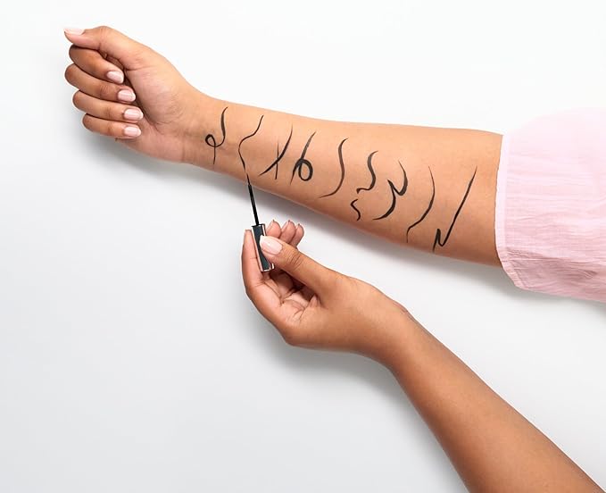 ESSENCE EYE SPARKLE! LIQUID LINER 01