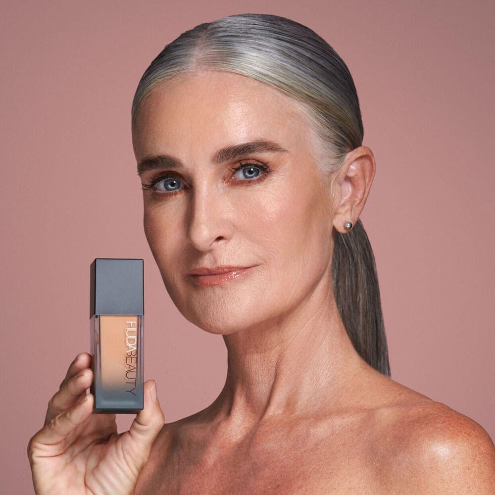 Huda Beauty Liquid Foundation  Cheesecake 250G 35ml